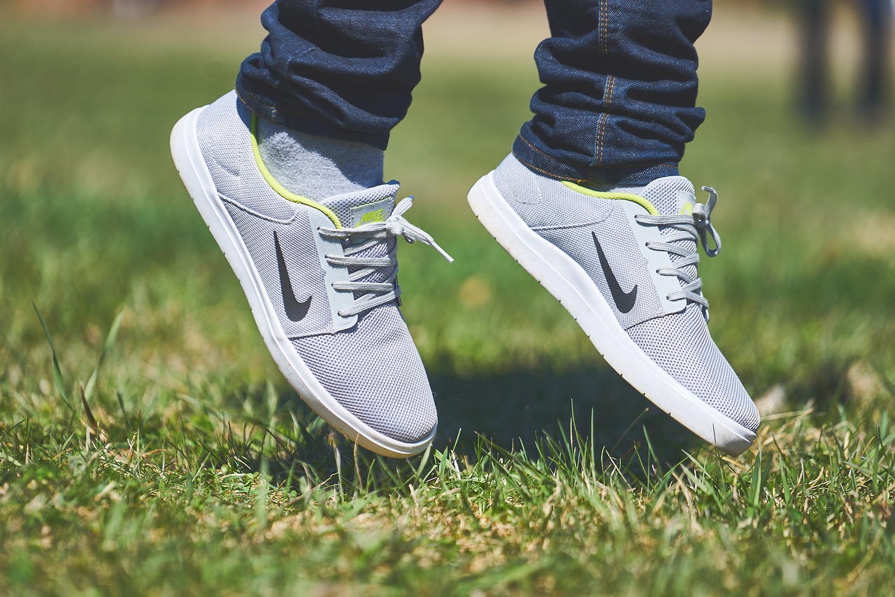 Nike新款鞋款，潮流引領(lǐng)，超越極限的時(shí)尚之選
