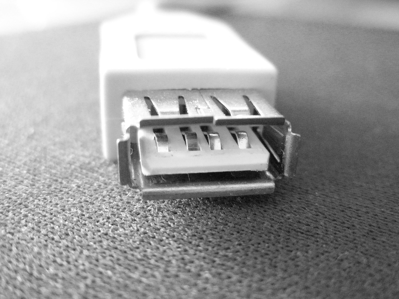 電視背光維修成本解析，維修費(fèi)用及影響因素詳解