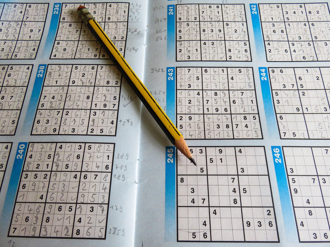 合成機(jī)油價(jià)格表概覽，市場(chǎng)分析與價(jià)格走勢(shì)探討